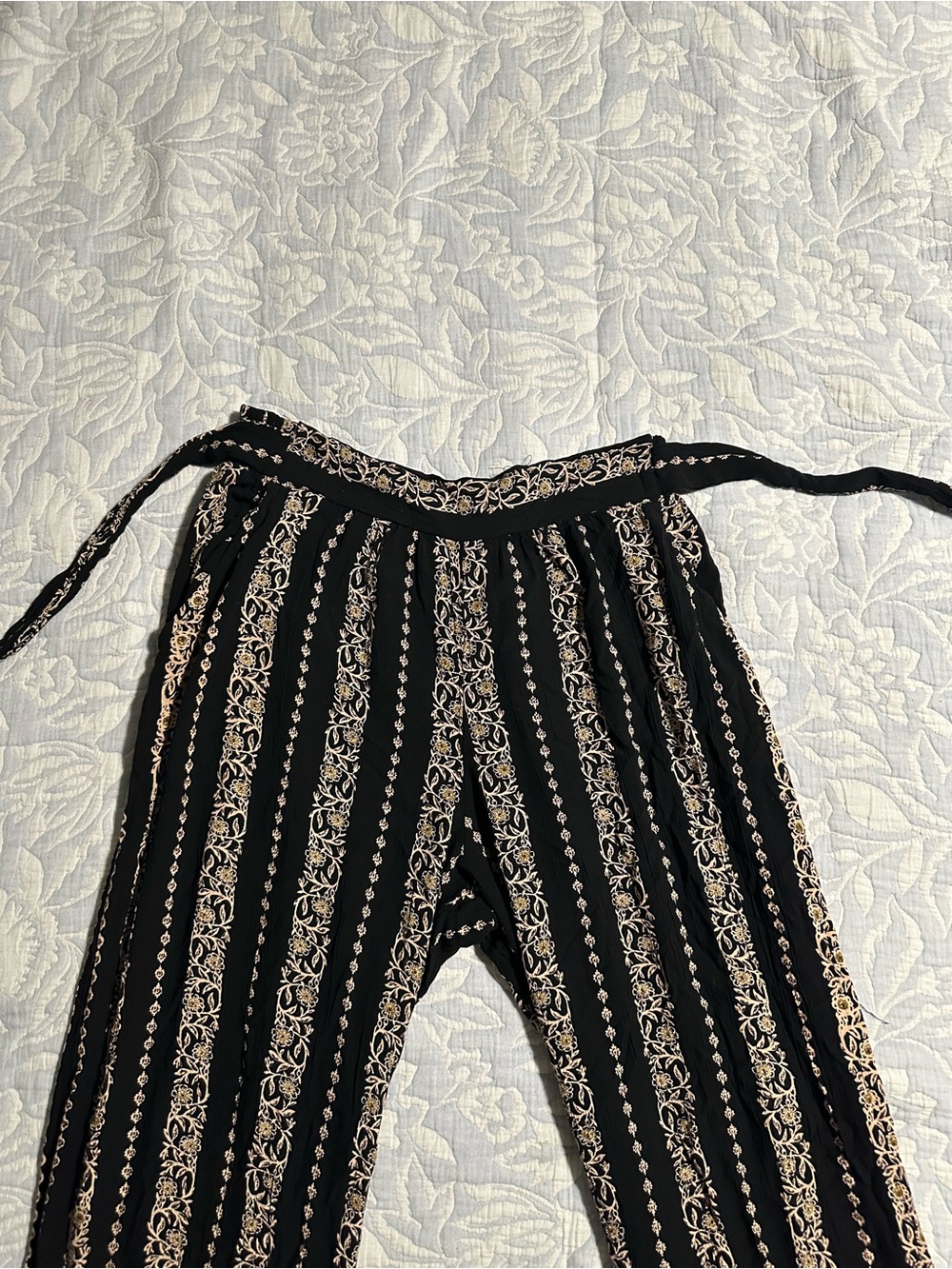 Angie Black Wide-Leg Tie-Waist Palazzo beach Pants with Beige design - Picture 4 of 10